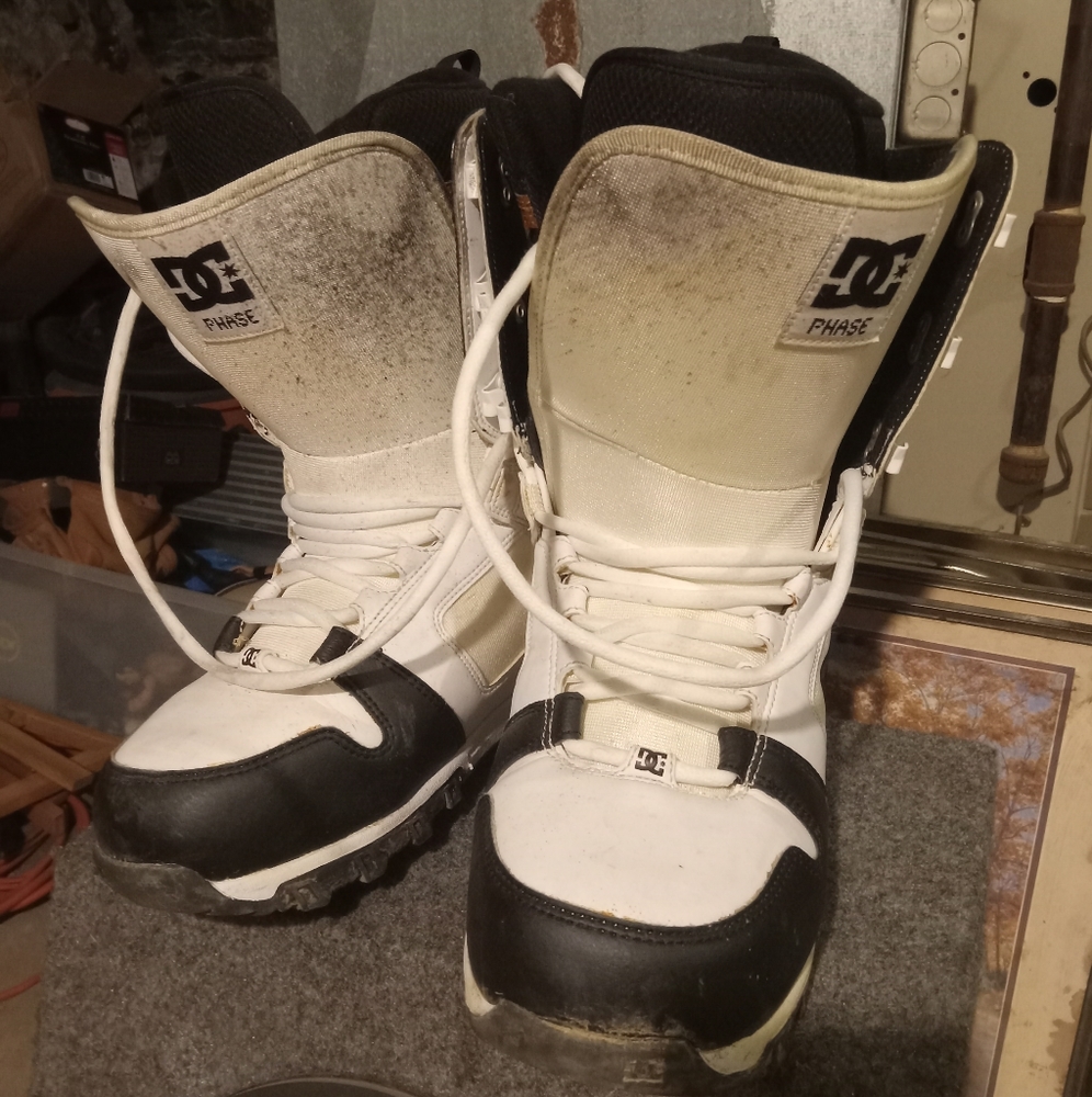 DC snowboard boots size 10 mens